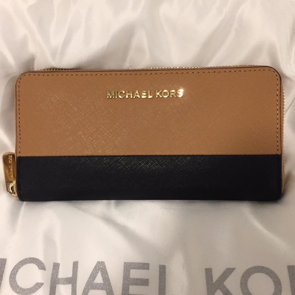 🔥FINAL PRICE DROP🔥Michael Kors Wallet